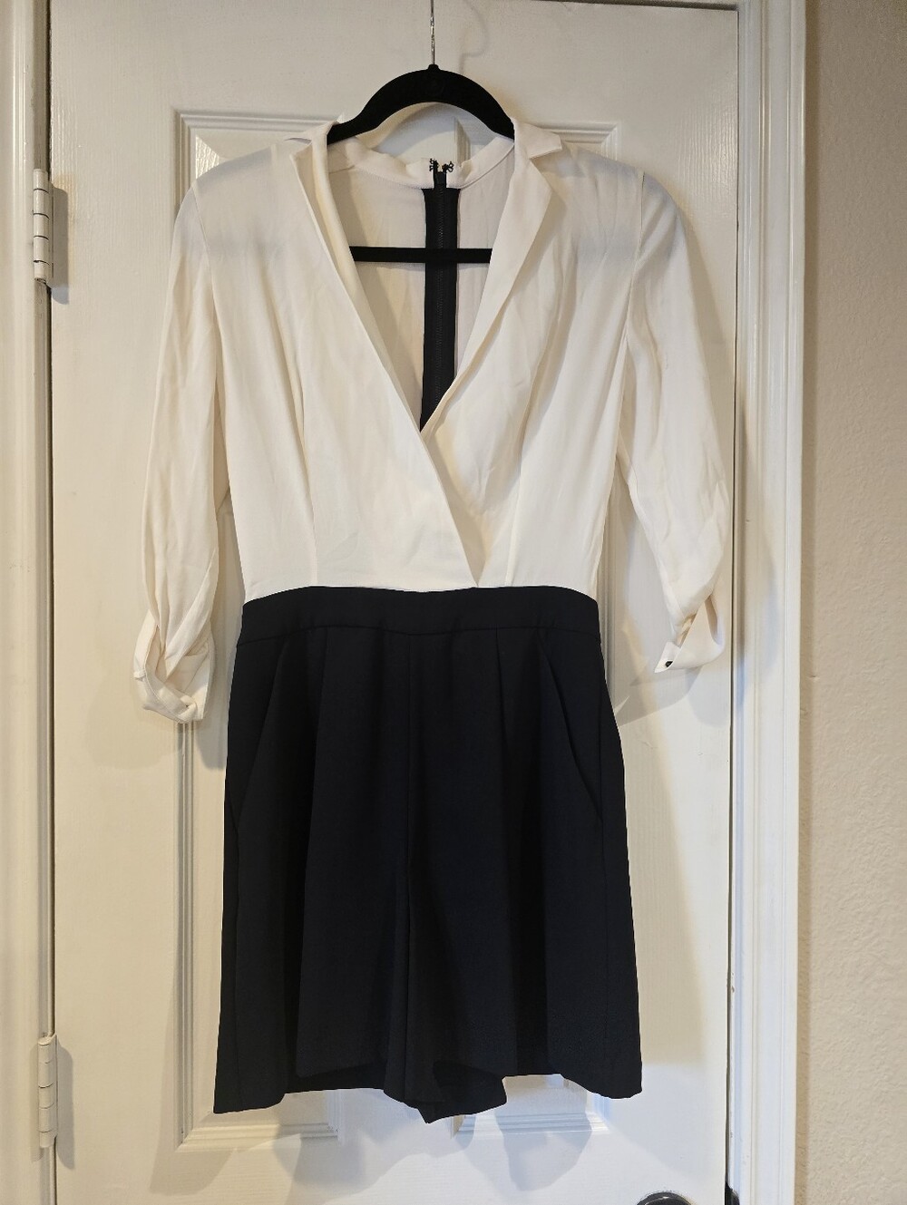 Alice + Olivia Two Tone Romper Cream And Black Size 2 - Picture 3 of 10